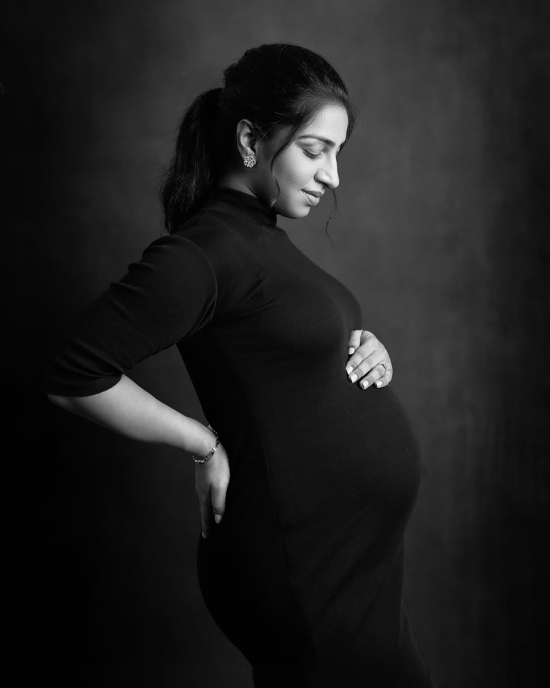 Creative Pregnancy Photoshoot