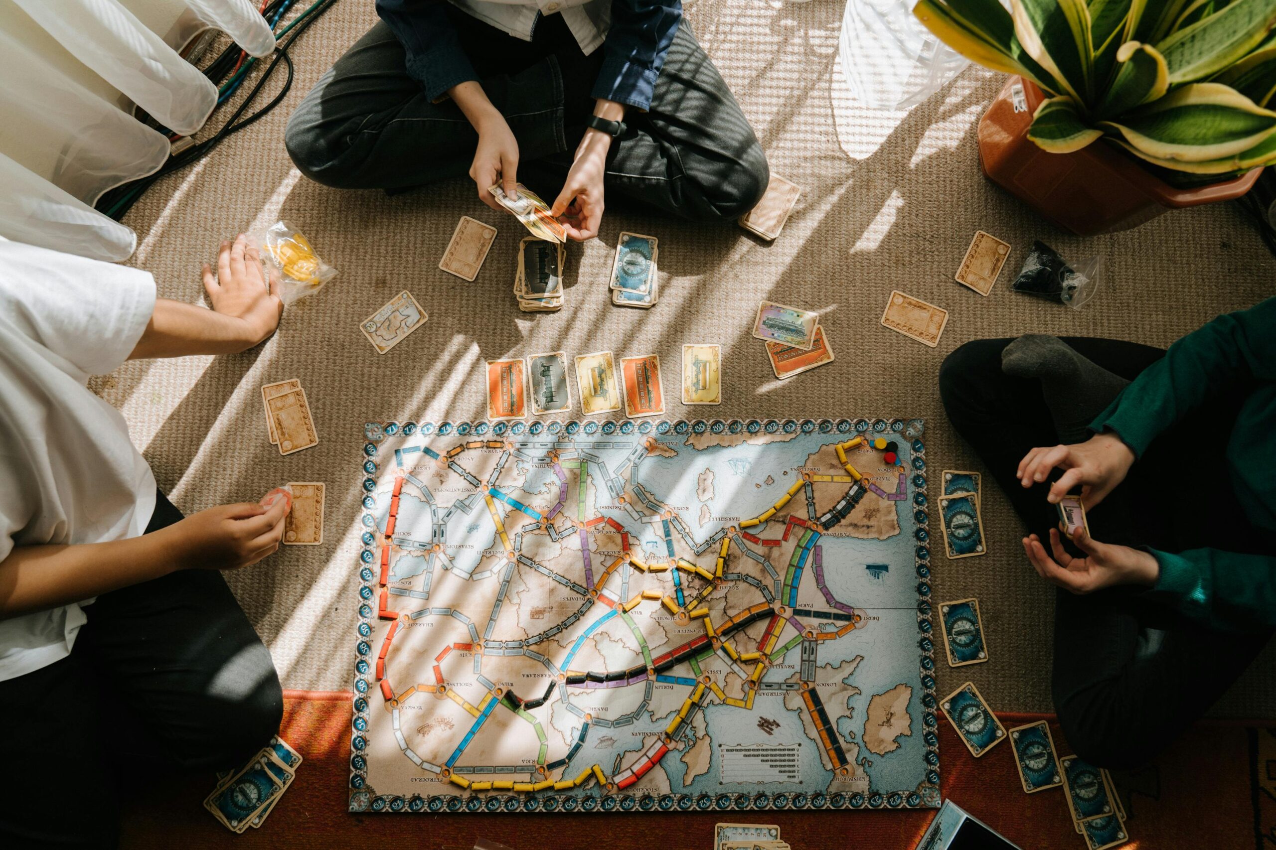 Indoor Games For Family Gathering
