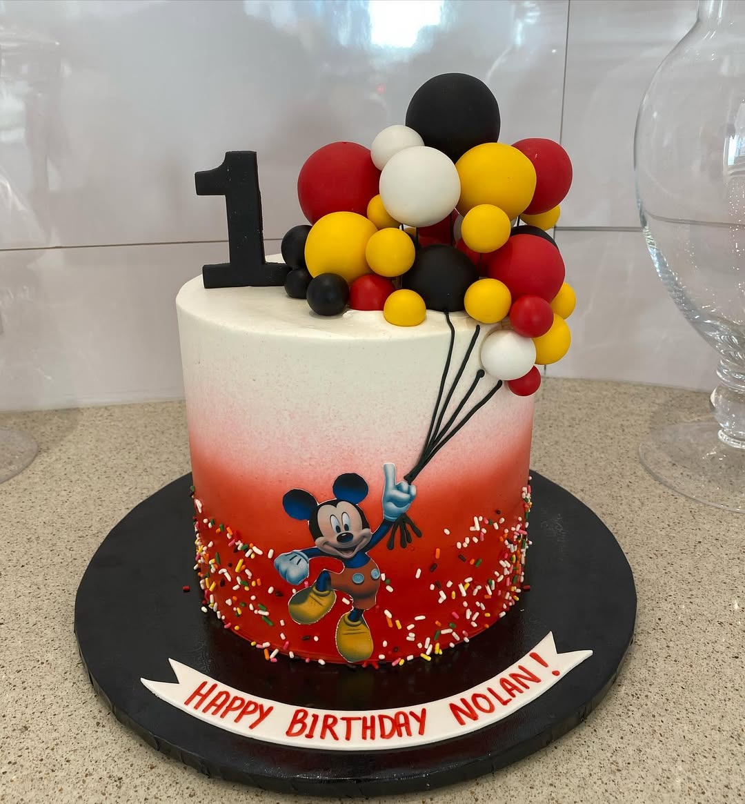  Mickey Mouse Cake