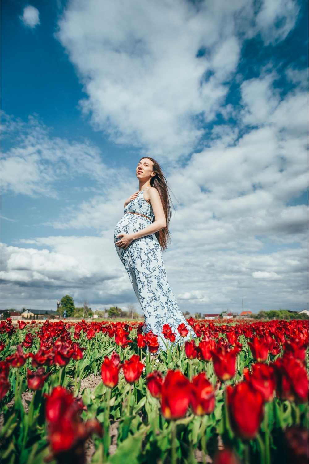 Nature-Inspired Pregnancy Photo
